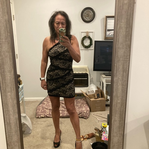 Meet your Posher, Traci - Picture 2 of 6